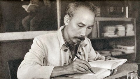 Phân tích bài thơ Lai Tân của Hồ Chí Minh
